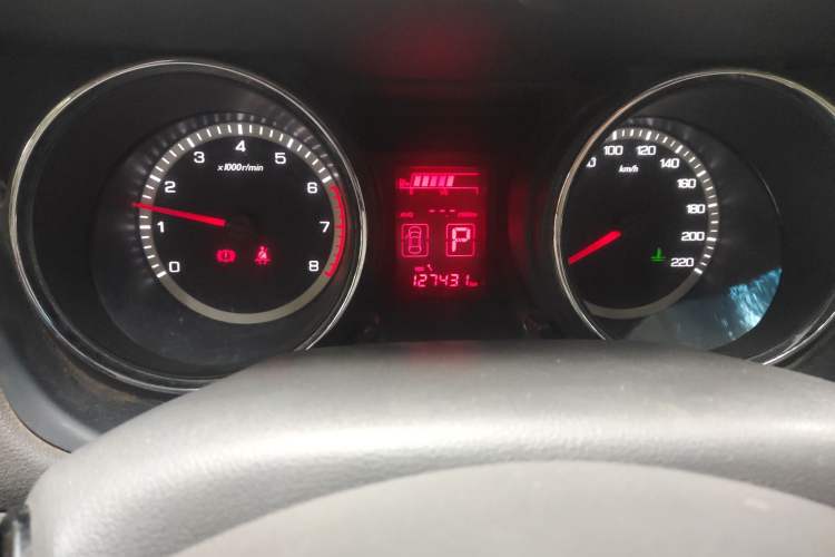 Used Dongfeng Aeolus A60 2014 2.0L CVT Tech Version Odometer Close Up