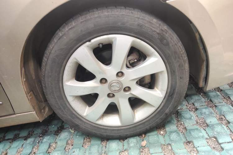 Used Dongfeng Aeolus A60 2014 2.0L CVT Tech Version Right Front Wheel Hub