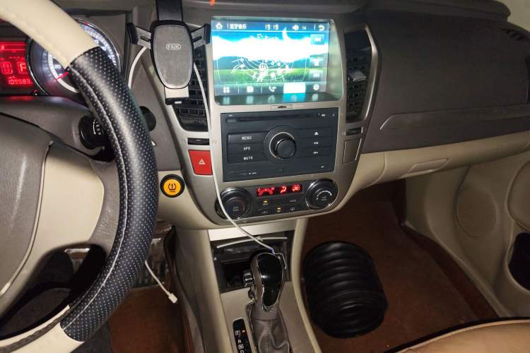 Used Dongfeng Aeolus A60 2014 1.6L Automatic Luxury Model Audio And AC Panel
