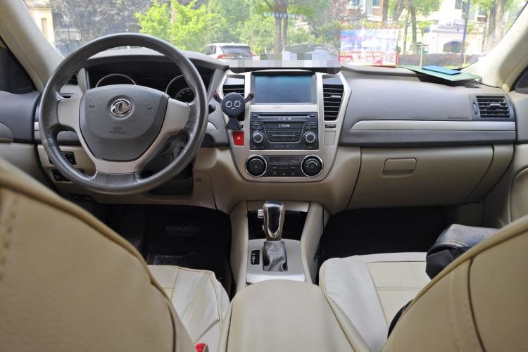 Used Dongfeng Aeolus A60 2014 1.6L Automatic Luxury Model Center Console