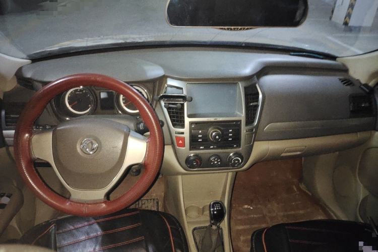 Used Dongfeng Aeolus A60 2014 1.5L Manual Elite Model Center Console