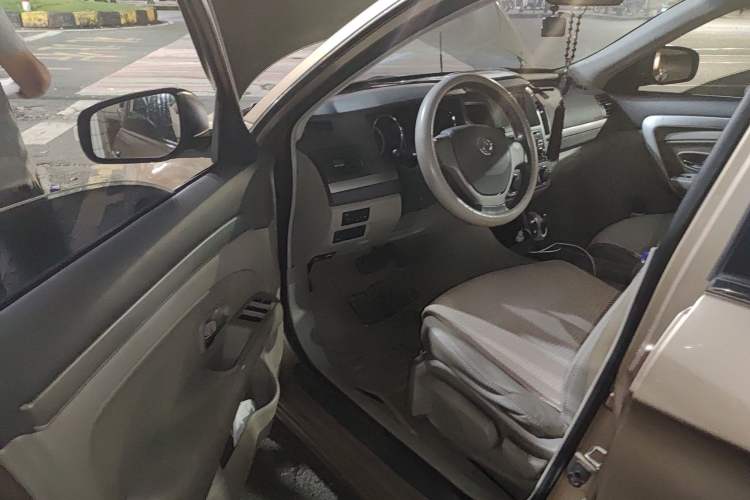 Used Dongfeng Aeolus A60 2014 1.6L Automatic Luxury Model Driver Seat