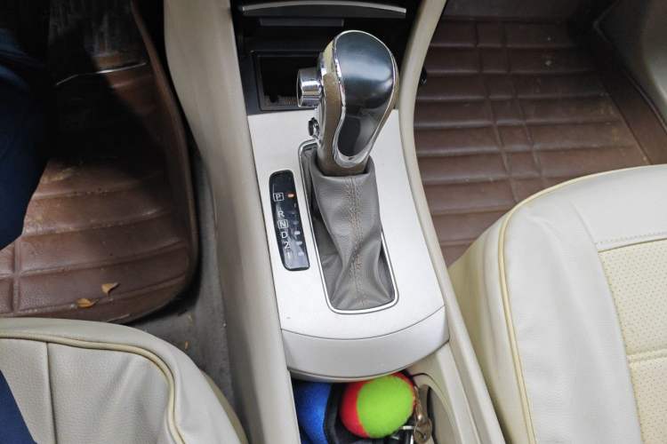 Used Dongfeng Aeolus A60 2014 1.6L Automatic Luxury Model Gear Lever