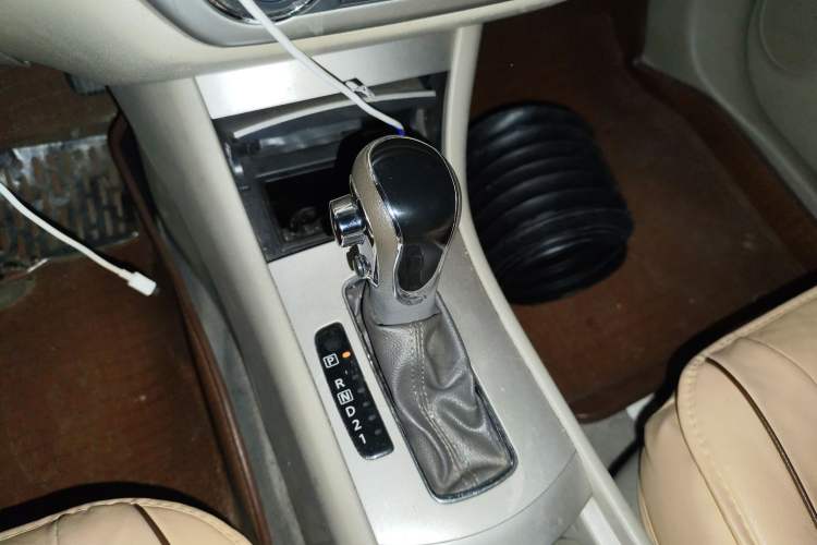 Used Dongfeng Aeolus A60 2014 1.6L Automatic Luxury Model Gear Lever