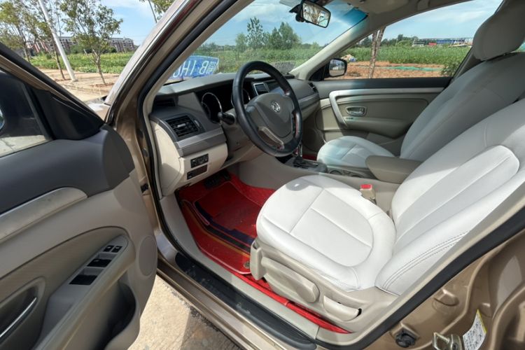 Used Dongfeng Aeolus A60 2014 1.6L Automatic Luxury Model Interior 2