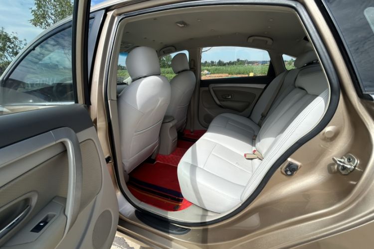 Used Dongfeng Aeolus A60 2014 1.6L Automatic Luxury Model Interior 3