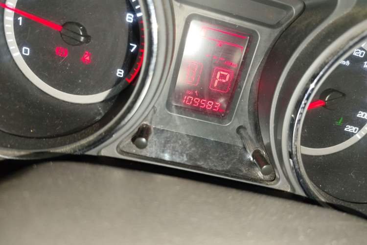 Used Dongfeng Aeolus A60 2014 1.6L Automatic Luxury Model Odometer Close Up