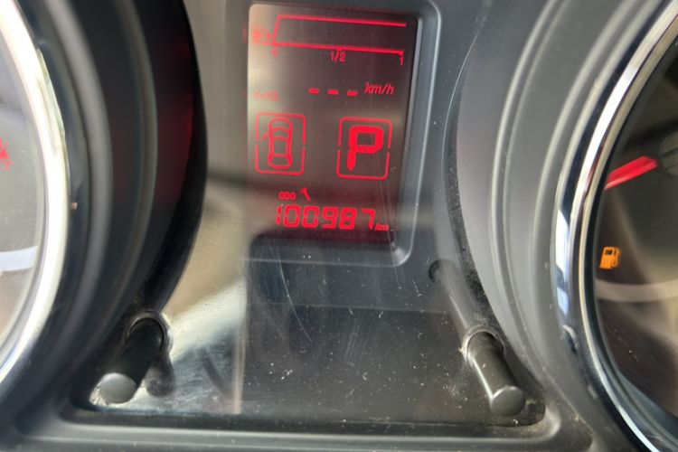 Used Dongfeng Aeolus A60 2014 1.6L Automatic Luxury Model Odometer Close Up