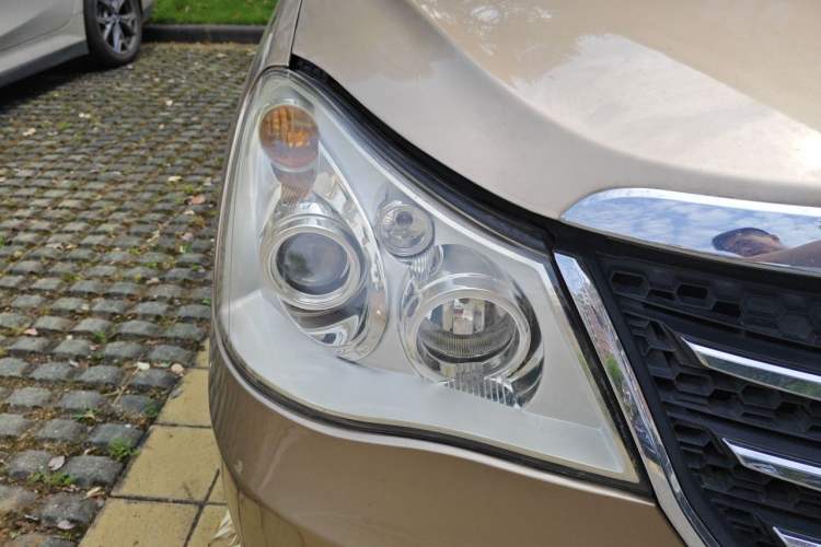 Used Dongfeng Aeolus A60 2014 1.6L Automatic Luxury Model Right Front Headlight