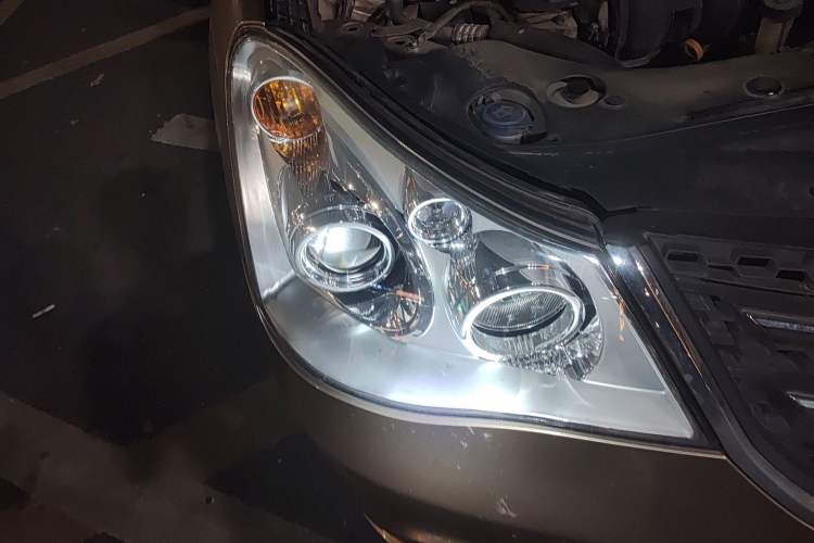 Used Dongfeng Aeolus A60 2014 1.6L Automatic Luxury Model Right Front Headlight