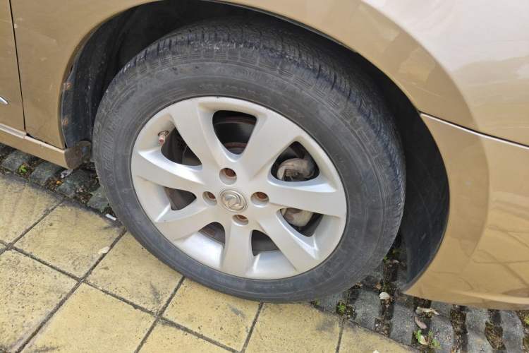 Used Dongfeng Aeolus A60 2014 1.6L Automatic Luxury Model Right Front Wheel Hub