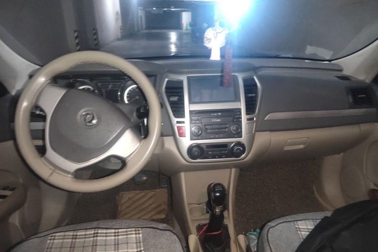 Used Dongfeng Aeolus A60 2014 1.6L Manual Luxury Model Center Console