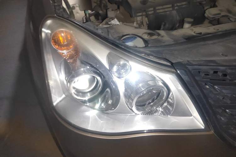 Used Dongfeng Aeolus A60 2014 1.6L Manual Luxury Model Right Front Headlight