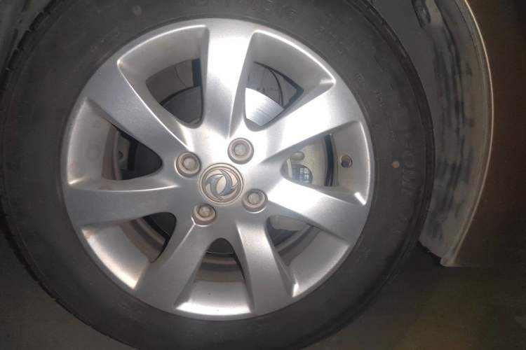 Used Dongfeng Aeolus A60 2014 1.6L Manual Luxury Model Right Front Wheel Hub