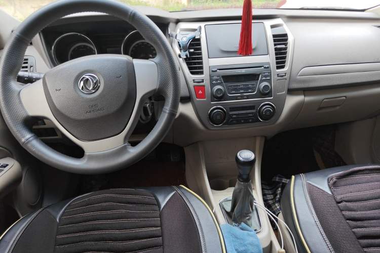 Used Dongfeng Aeolus A60 2014 1.6L Manual Luxury Model Center Console