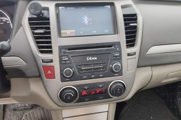 Used Dongfeng Aeolus A60 2014 1.6L Automatic Luxury Model Audio And AC Panel