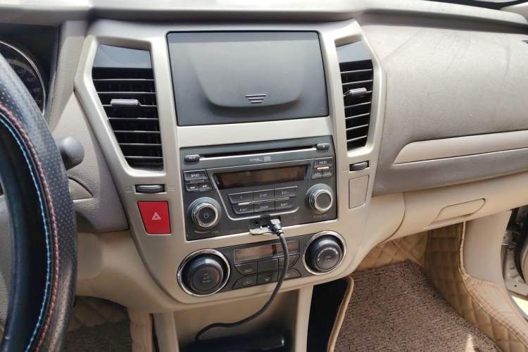 Used Dongfeng Aeolus A60 2014 1.6L Manual Luxury Model Audio And AC Panel