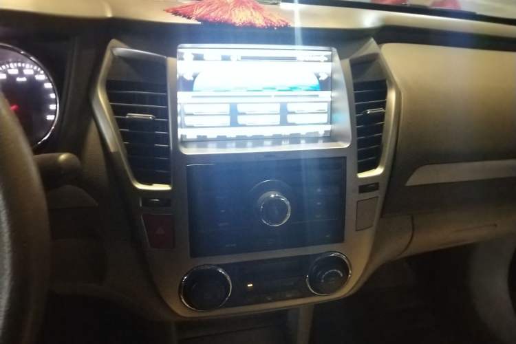 Used Dongfeng Aeolus A60 2014 1.6L Manual Luxury Model Audio And AC Panel
