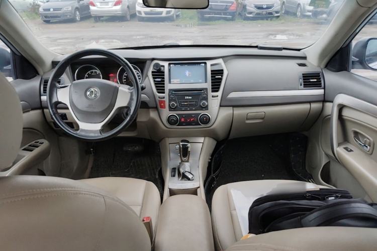 Used Dongfeng Aeolus A60 2014 1.6L Automatic Luxury Model Center Console