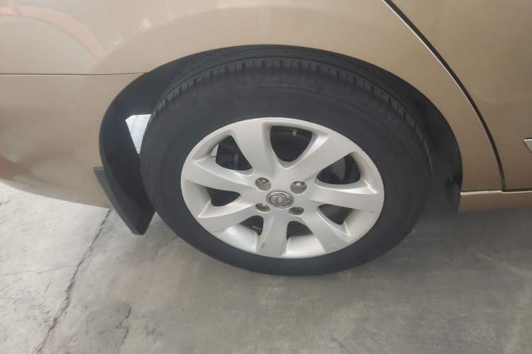 Used Dongfeng Aeolus A60 2014 1.6L Automatic Luxury Model Exterior 8