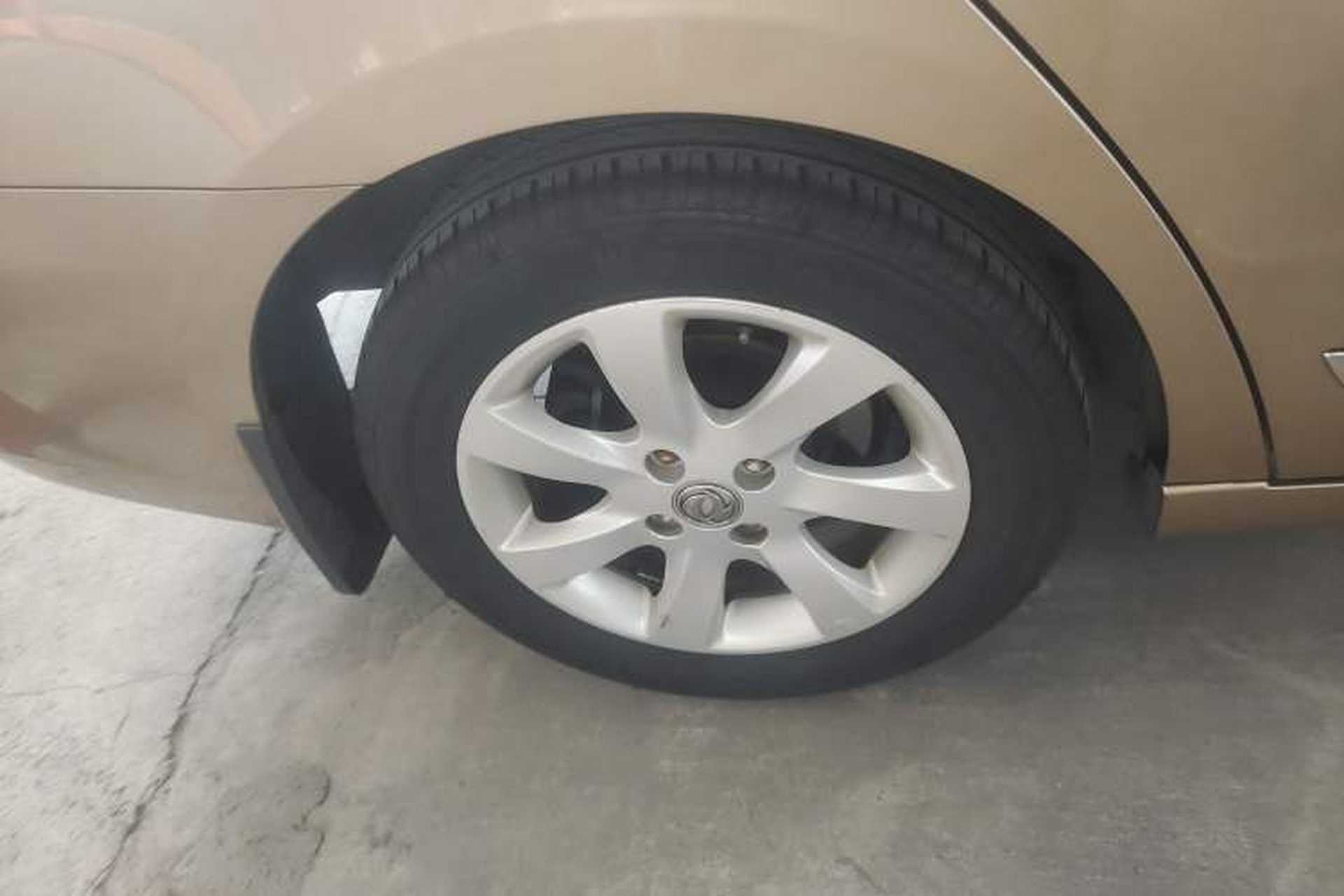 Used Dongfeng Aeolus A60 2014 1.6L Automatic Luxury Model Exterior 8