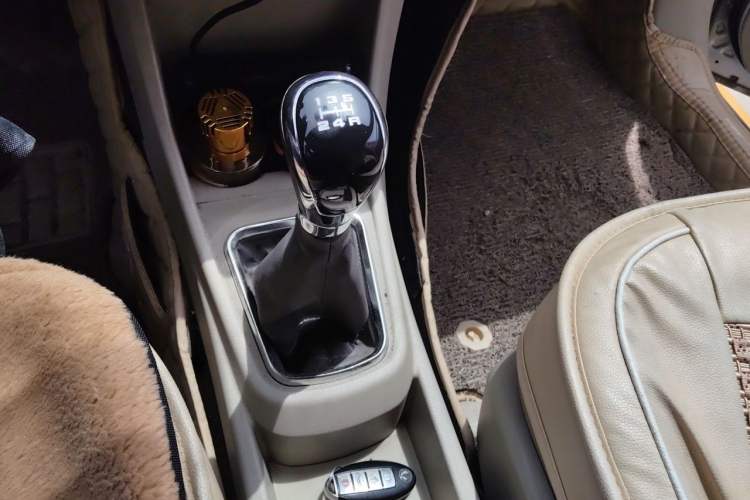 Used Dongfeng Aeolus A60 2014 1.6L Manual Luxury Model Gear Lever