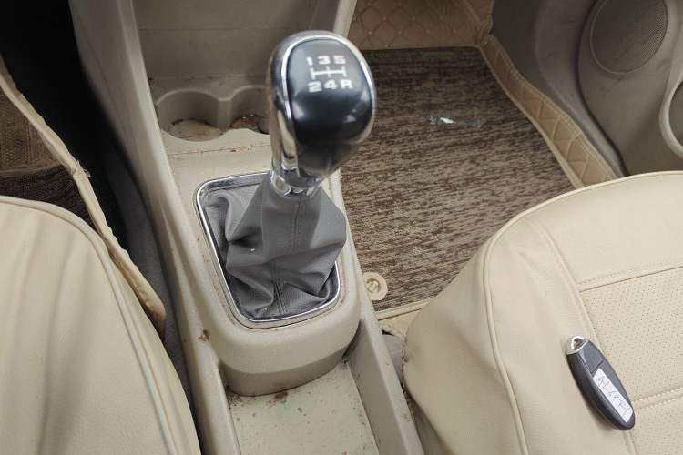 Used Dongfeng Aeolus A60 2014 1.6L Manual Luxury Model Gear Lever