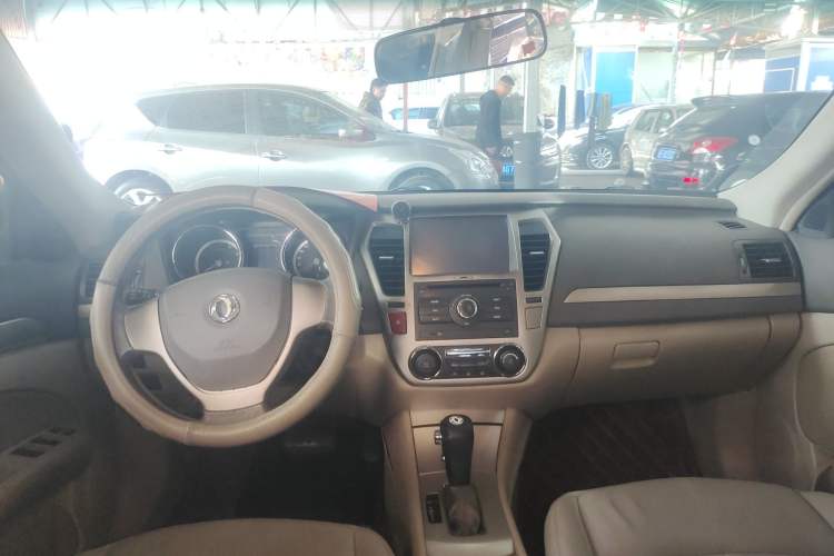 Used Dongfeng Aeolus A60 2014 1.6L Automatic Luxury Model Interior 2