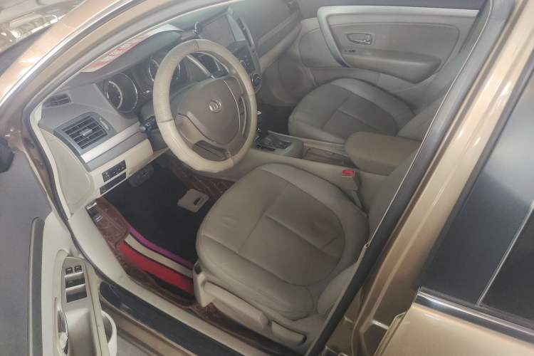 Used Dongfeng Aeolus A60 2014 1.6L Automatic Luxury Model Interior 3