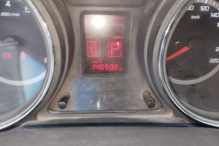 Used Dongfeng Aeolus A60 2014 1.6L Automatic Luxury Model Odometer Close Up