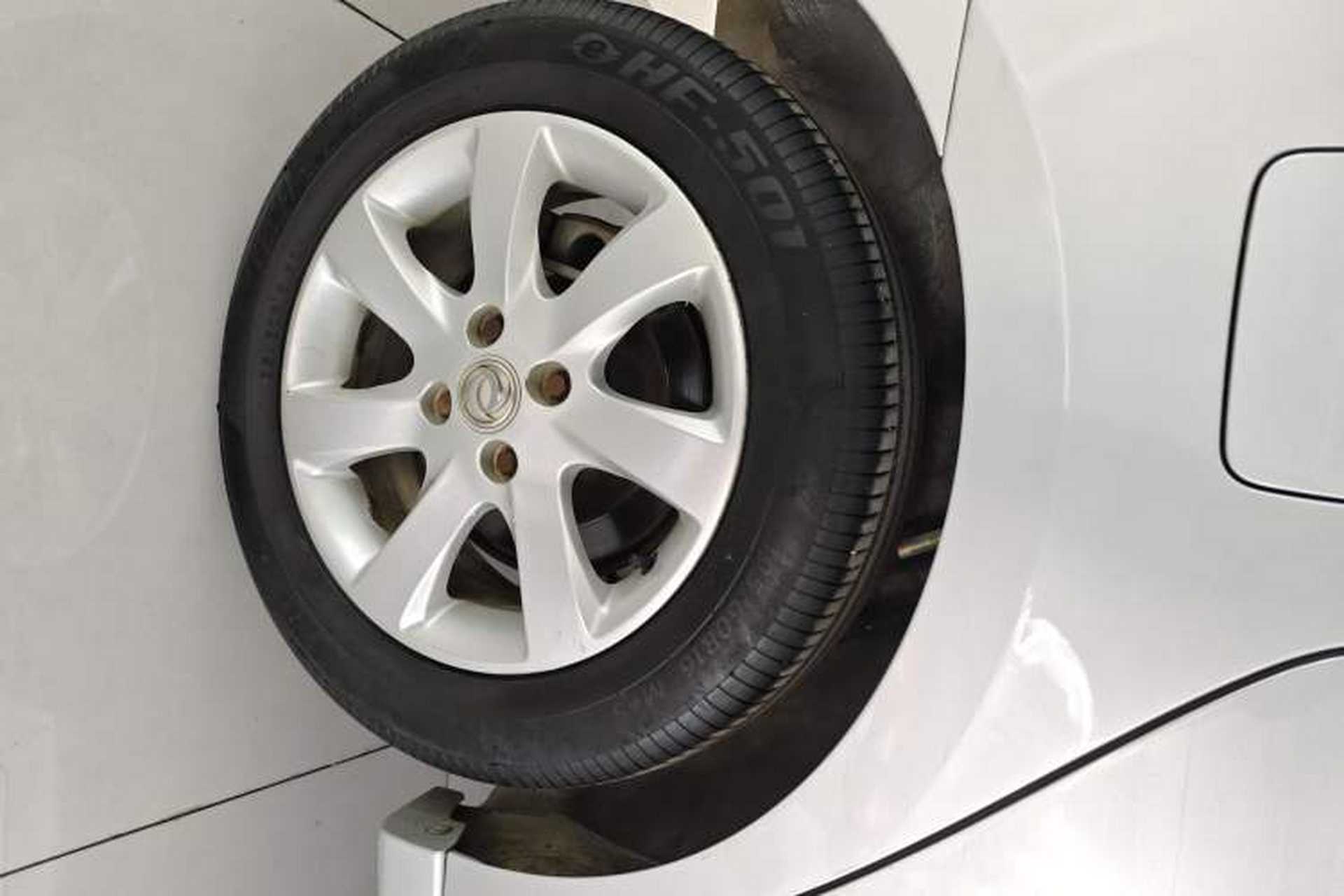 Used Dongfeng Aeolus A60 2014 1.6L Automatic Luxury Model Right Rear Wheel Hub