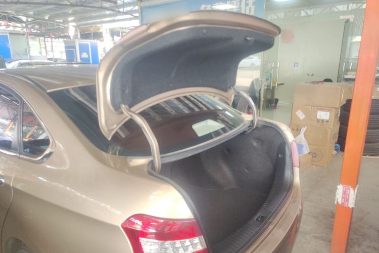 Used Dongfeng Aeolus A60 2014 1.6L Automatic Luxury Model Trunk