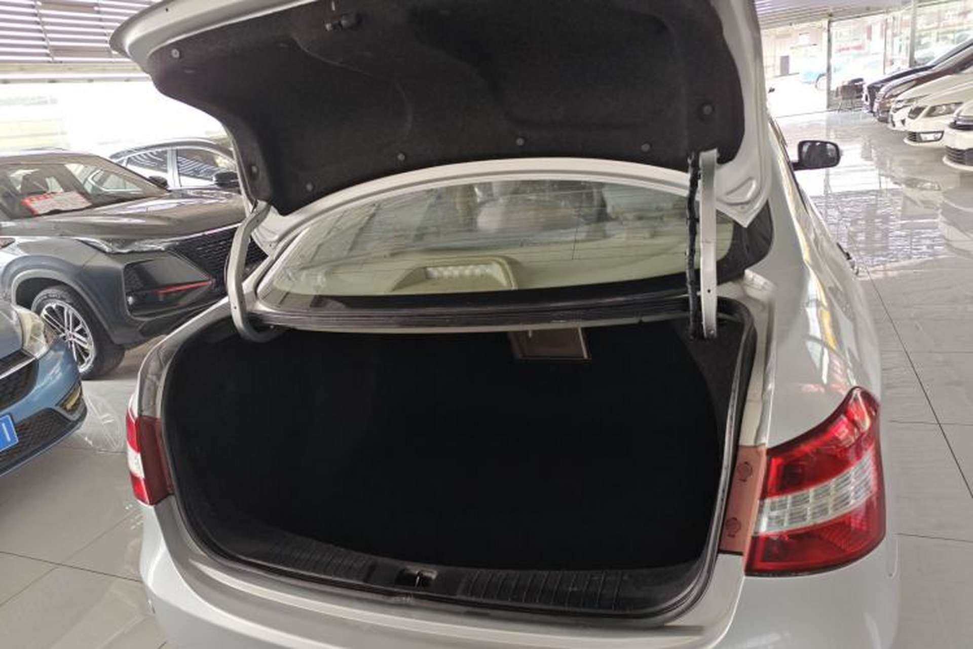 Used Dongfeng Aeolus A60 2014 1.6L Automatic Luxury Model Trunk
