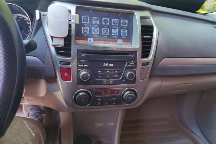 Used Dongfeng Aeolus A60 2014 1.6L Manual Luxury Model Audio And AC Panel