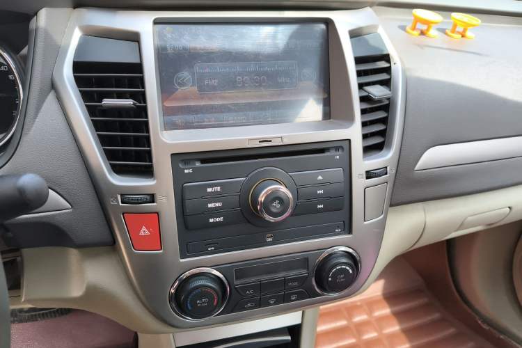 Used Dongfeng Aeolus A60 2014 1.6L Automatic Prestige Model Audio And AC Panel