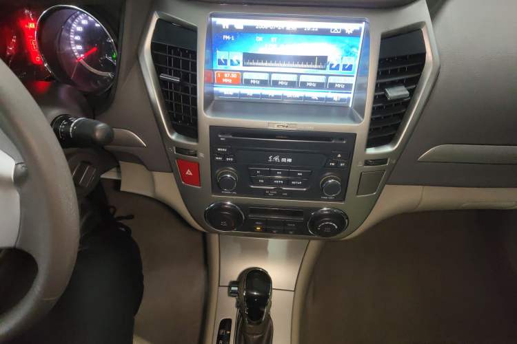 Used Dongfeng Aeolus A60 2014 1.6L Automatic Luxury Model Audio And AC Panel