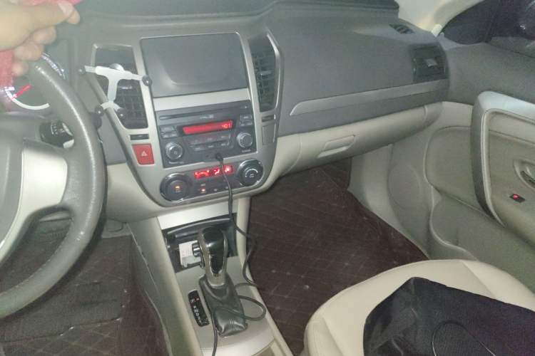 Used Dongfeng Aeolus A60 2014 1.6L Automatic Luxury Model Audio And AC Panel