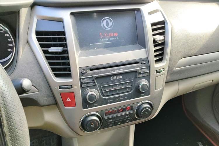 Used Dongfeng Aeolus A60 2014 1.6L Manual Luxury Model Audio And AC Panel