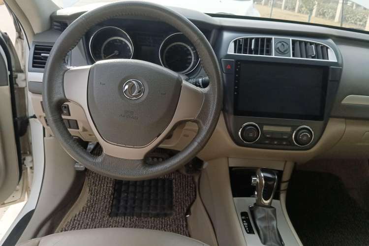 Used Dongfeng Aeolus A60 2014 1.6L Automatic Luxury Model Center Console