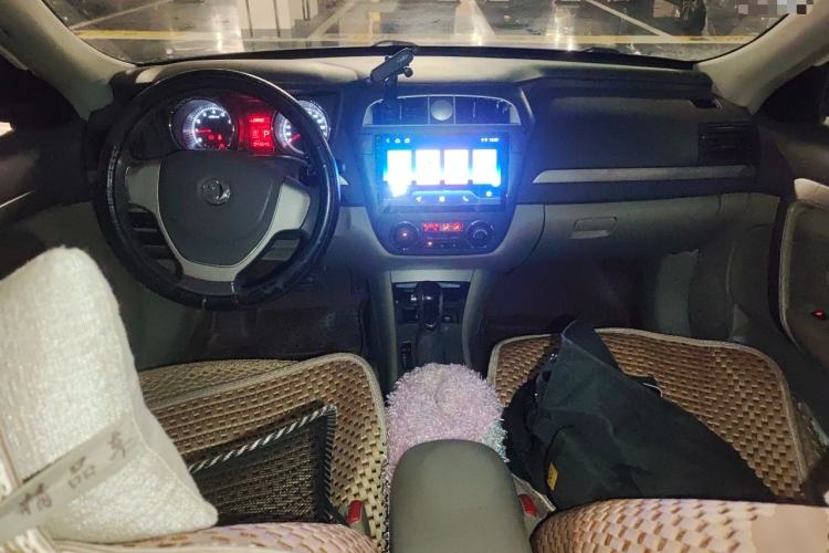 Used Dongfeng Aeolus A60 2014 1.6L Automatic Luxury Model Center Console