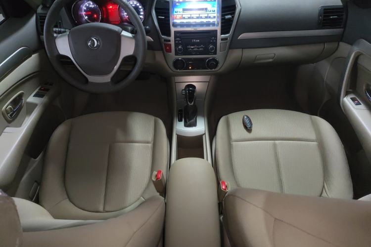 Used Dongfeng Aeolus A60 2014 1.6L Automatic Luxury Model Center Console