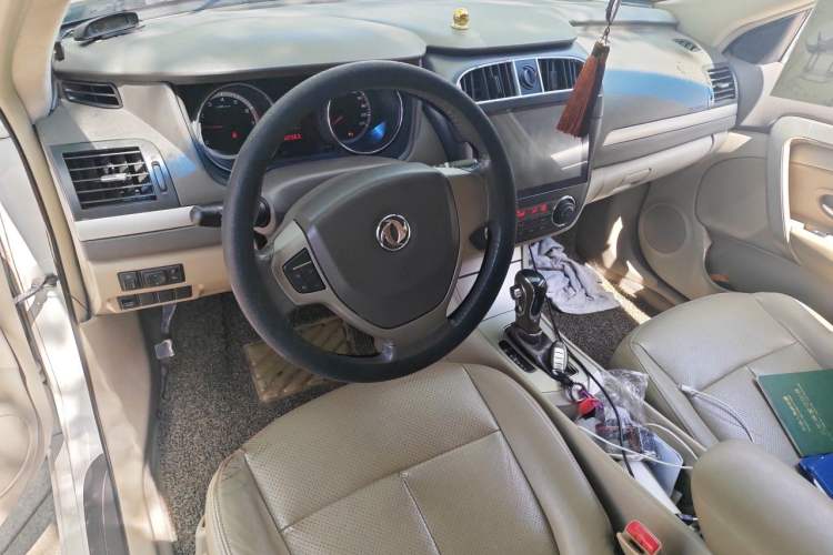 Used Dongfeng Aeolus A60 2014 1.6L Automatic Prestige Model Center Console