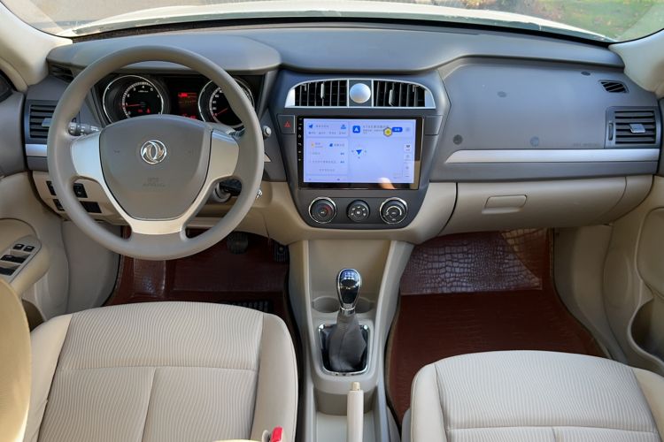 Used Dongfeng Aeolus A60 2014 1.5L Manual Elite Model Center Console