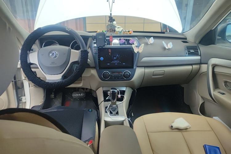 Used Dongfeng Aeolus A60 2014 1.6L Automatic Luxury Model Center Console
