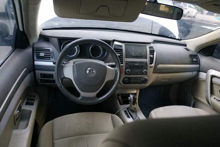 Used Dongfeng Aeolus A60 2014 1.6L Automatic Luxury Model Center Console