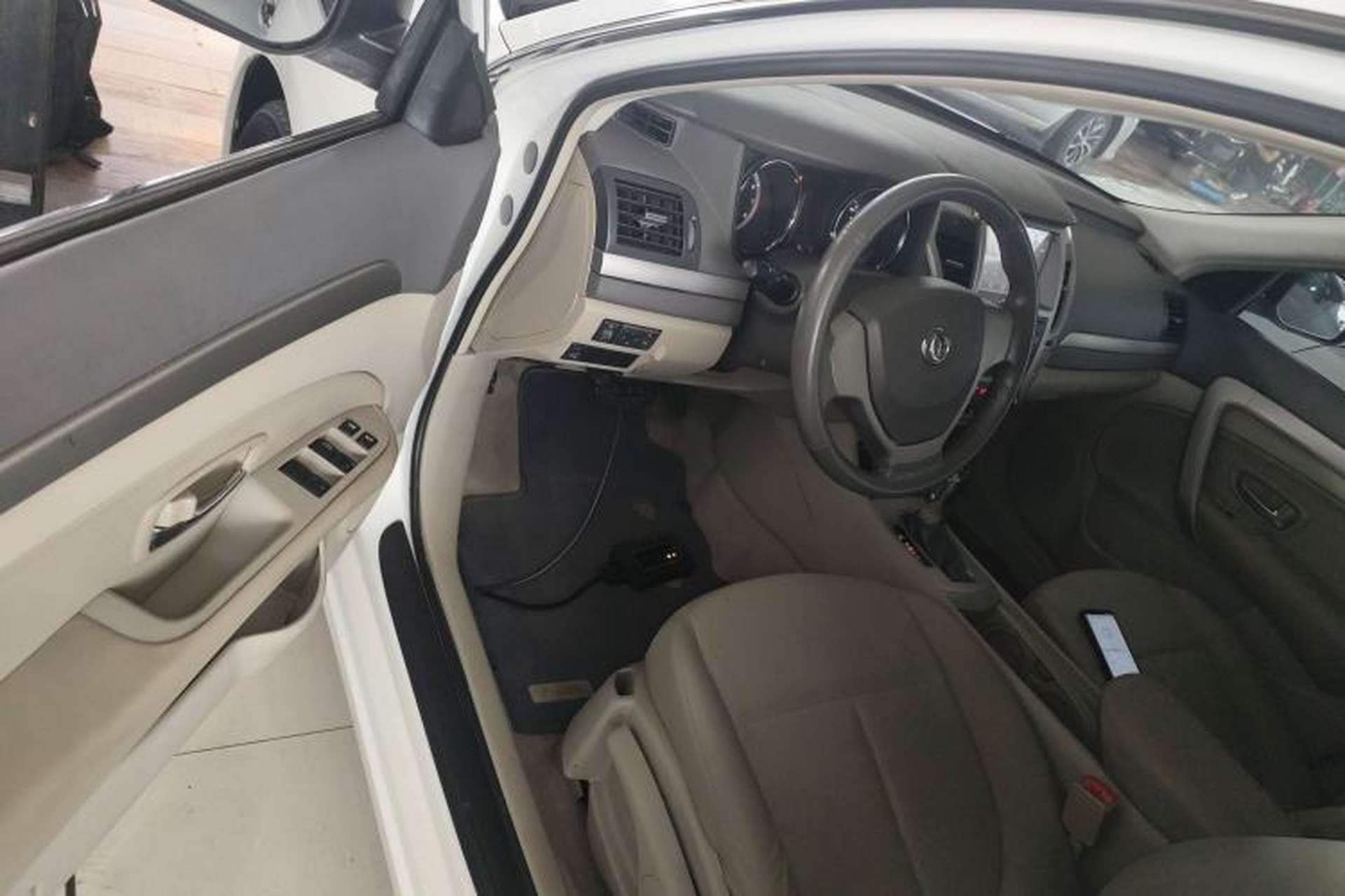 Used Dongfeng Aeolus A60 2014 1.6L Automatic Luxury Model Driver Seat