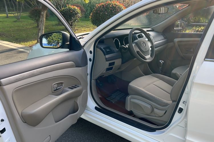 Used Dongfeng Aeolus A60 2014 1.5L Manual Elite Model Driver Seat