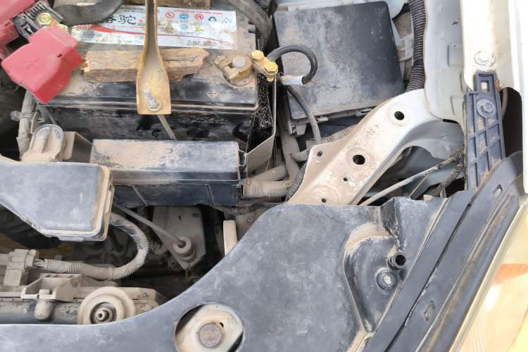 Used Dongfeng Aeolus A60 2014 1.6L Automatic Prestige Model Engine Bay Left