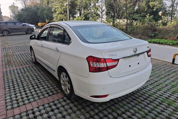 Used Dongfeng Aeolus A60 2014 1.6L Automatic Luxury Model Exterior 8