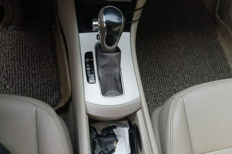 Used Dongfeng Aeolus A60 2014 1.6L Automatic Luxury Model Gear Lever